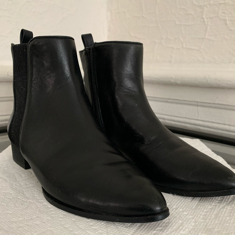 DKNY Leather Chelsea Boots size 6
